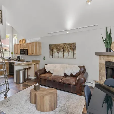 Ski In Out Remodeled Luxury Condo